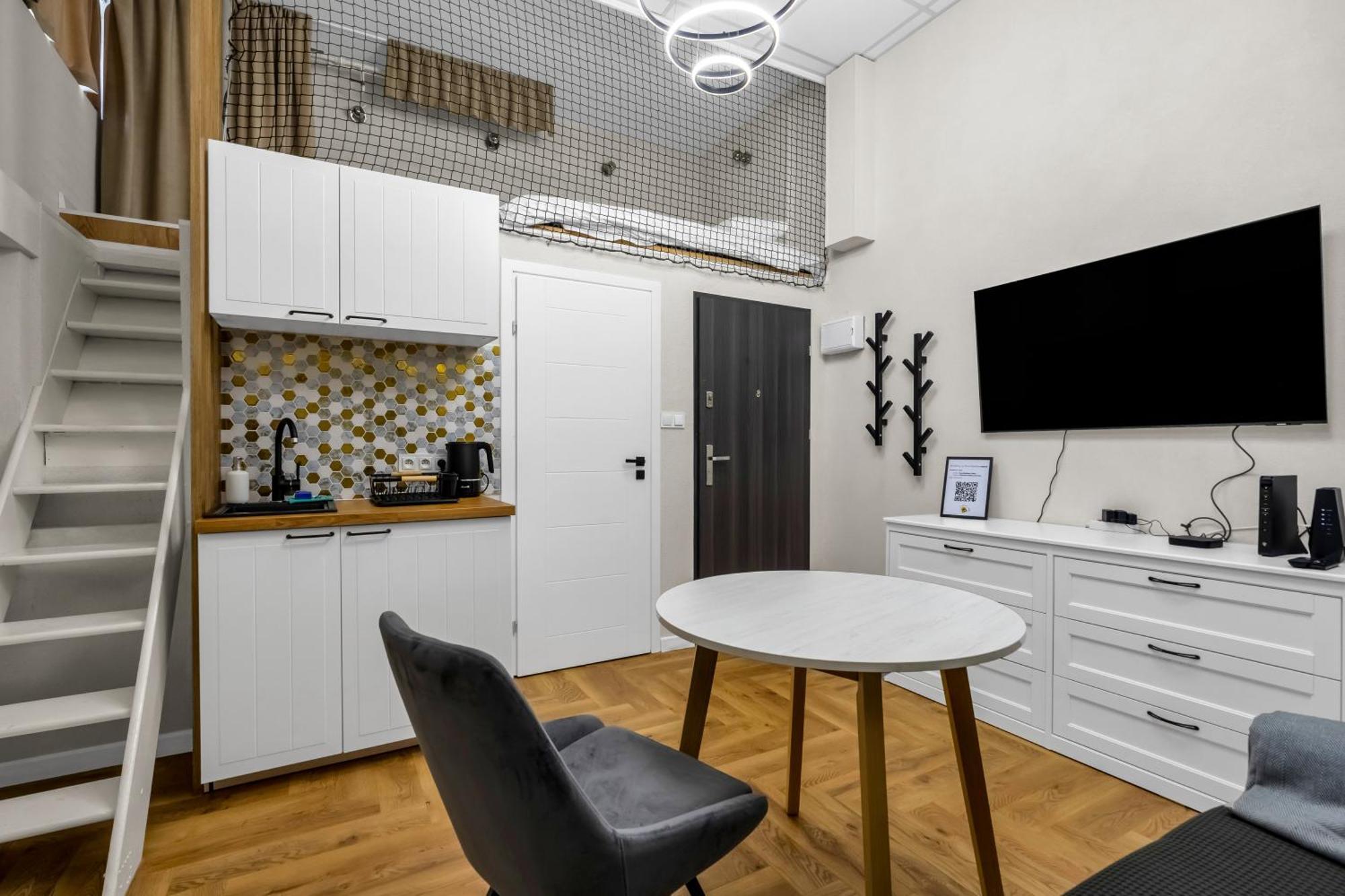 Humblebee Nest Muranow * Warschau